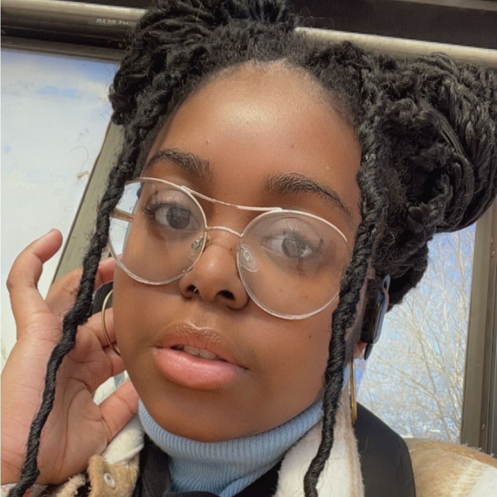 Meet your Posher, Maya